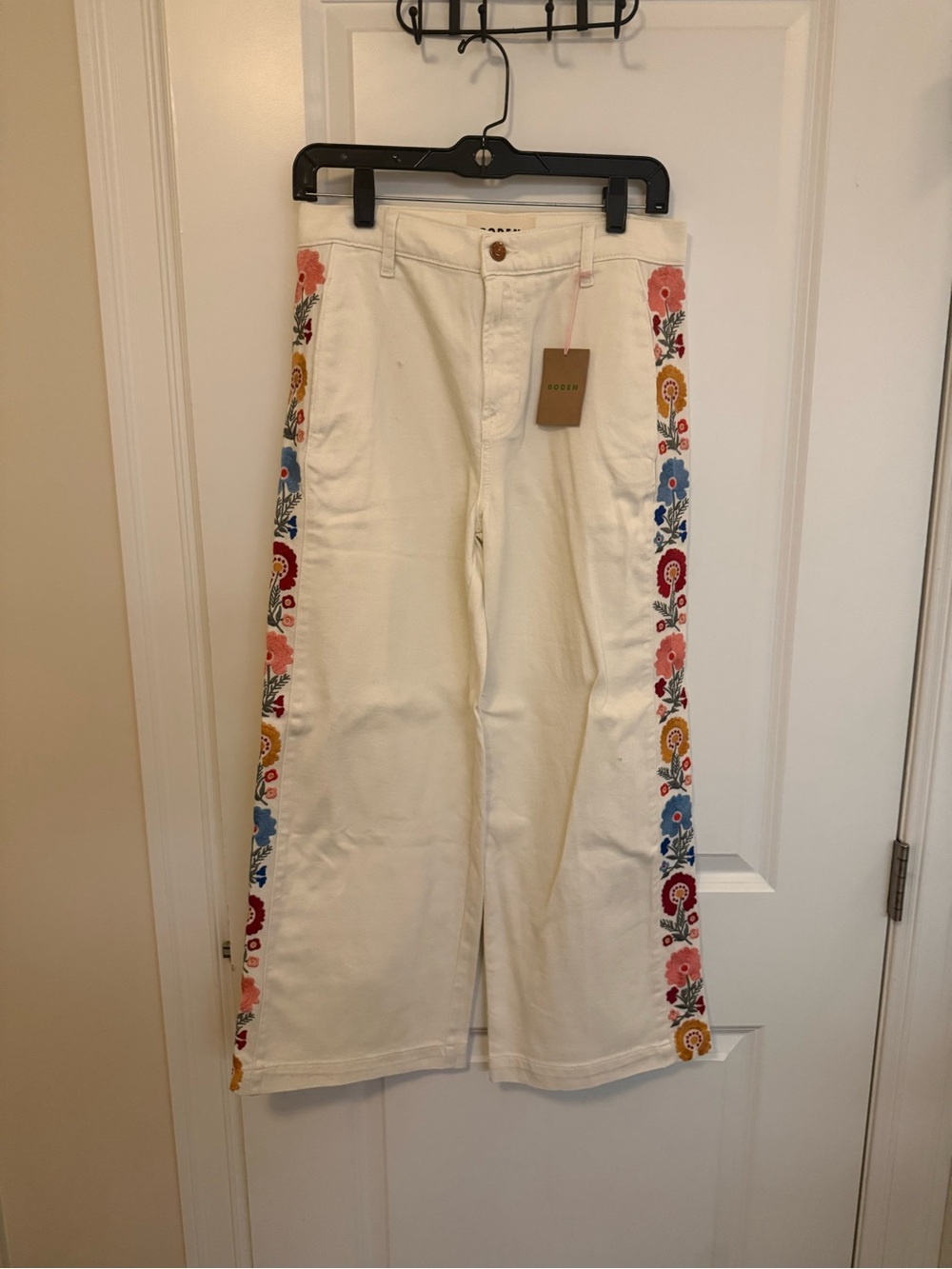 Boden Cropped Embroidered Jeans Size 29